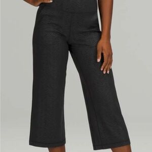 Rare Lululemon Extend Crop Luon Pant sz 4 Black